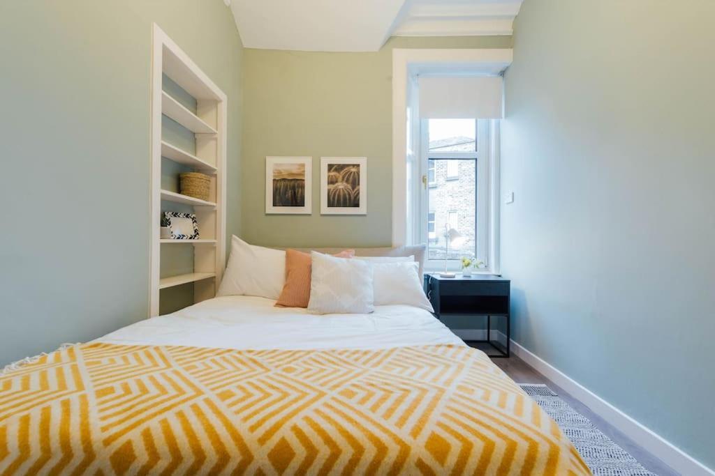 Stylish Stirling Apartment - Free Parking Exterior photo